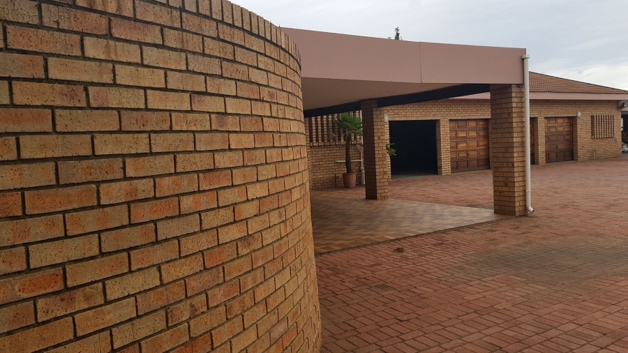 5 Bedroom Property for Sale in Sasolburg Rural Free State
